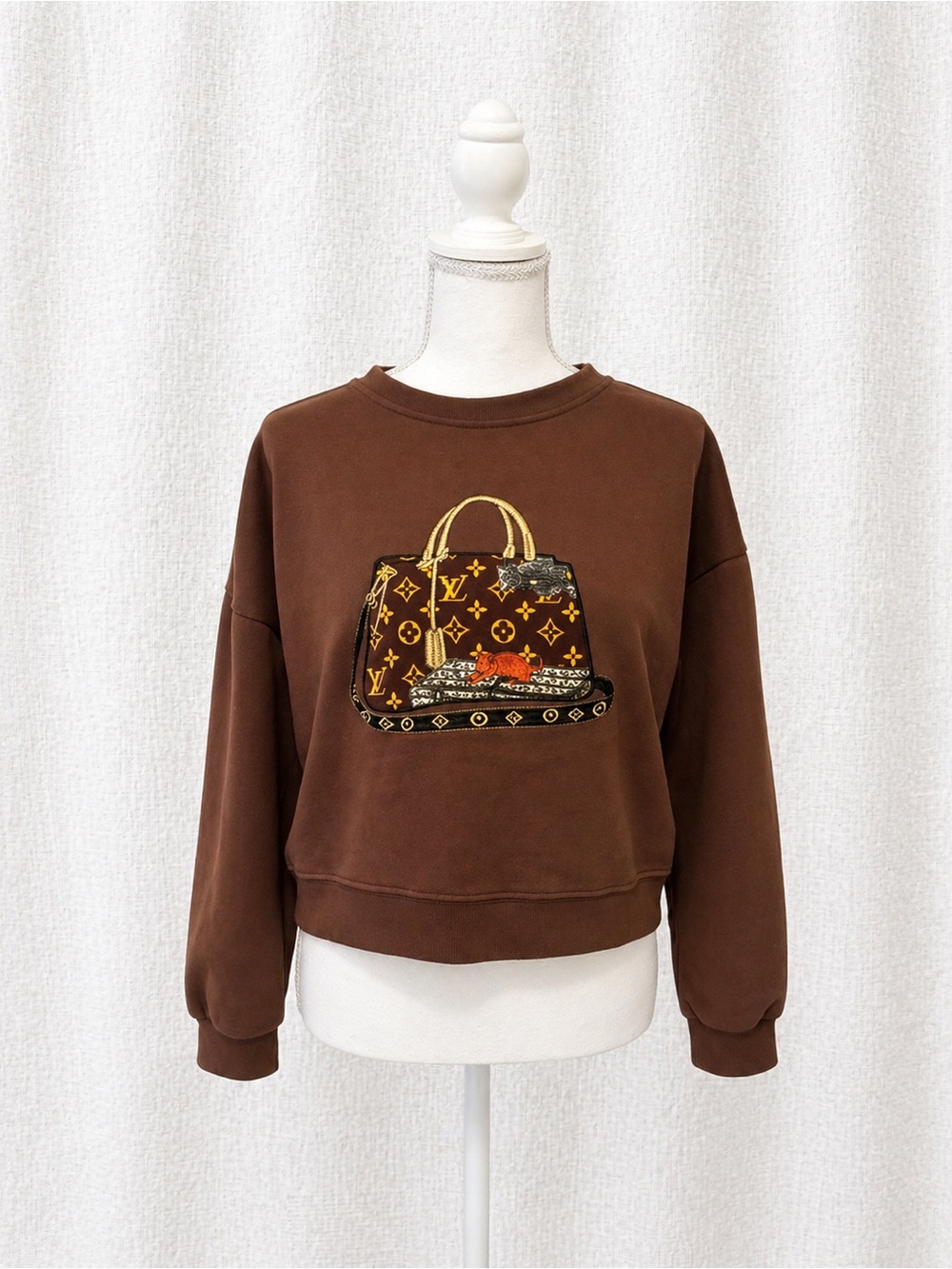 Brown Sweatshirt with Handbag Graphic